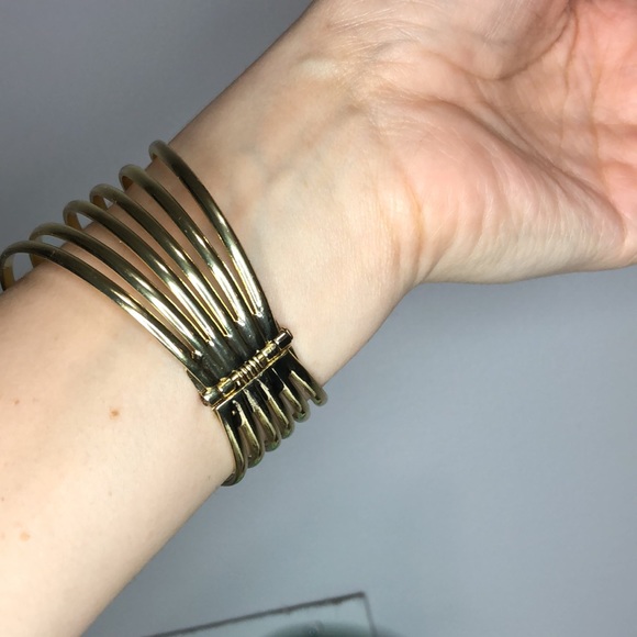 Gold Party Jewlery Bracelet - Picture 3 of 3